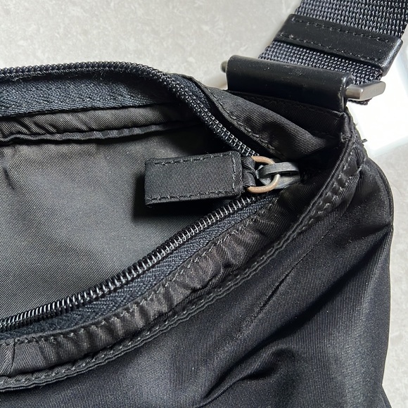 Impecable Prada Tessuto Nylon Crossbody - Picture 13 of 16